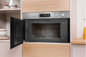 Indesit Four micro-ondes Encastrable MWI 5213 IX Stainless Steel Electronique 22 Micro-ondes + gril 750 Lifestyle perspective open