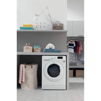 Indesit-Lave-linge-Pose-libre-BWE-81483X-W-FR-Blanc-Lave-linge-frontal-A----Lifestyle-frontal