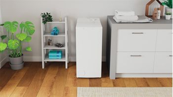 Indesit Lave-linge Pose-libre BTW L50300 FR/N Blanc Lave-linge top D Lifestyle frontal