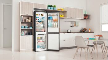 Indesit-Combine-refrigerateur-congelateur-Pose-libre-INFC8-TT33X-Inox-2-portes-Lifestyle-perspective-open