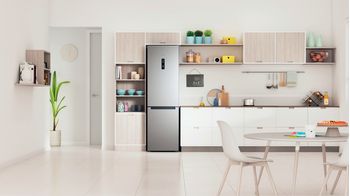 Indesit Combiné réfrigérateur congélateur Pose-libre INFC9 TO32X Inox 2 portes Lifestyle frontal