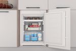 Indesit Combiné réfrigérateur congélateur Encastrable INC18 T332 Blanc 2 portes Lifestyle frontal open