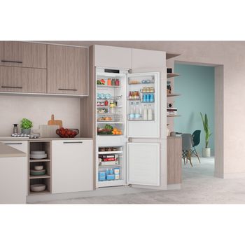 Indesit-Combine-refrigerateur-congelateur-Encastrable-INC18-T332-Blanc-2-portes-Lifestyle-perspective-open