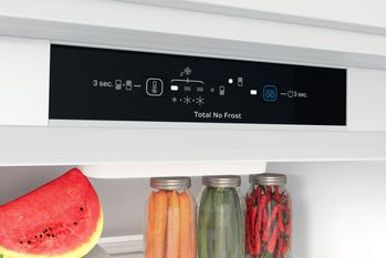 Indesit Combiné réfrigérateur congélateur Encastrable INC18 T332 Blanc 2 portes Control panel