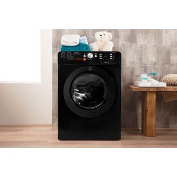 Indesit-Lavante-sechante-Pose-libre-XWDE-751680X-K-FR-Noir-Lave-linge-frontal-Lifestyle-frontal