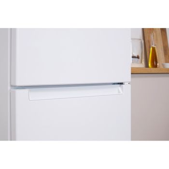 Indesit-Combine-refrigerateur-congelateur-Pose-libre-LI80-FF1-W-Blanc-2-portes-Lifestyle-detail