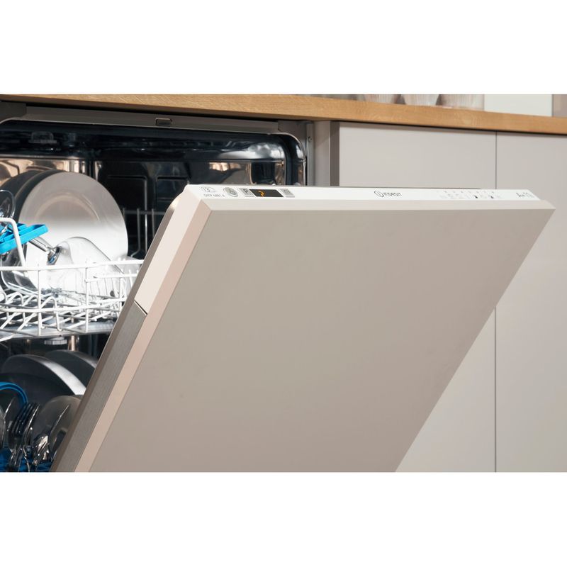 Indesit-Lave-vaisselle-Encastrable-DIFP-68B1-EU-Tout-integrable-A-Lifestyle-perspective-open