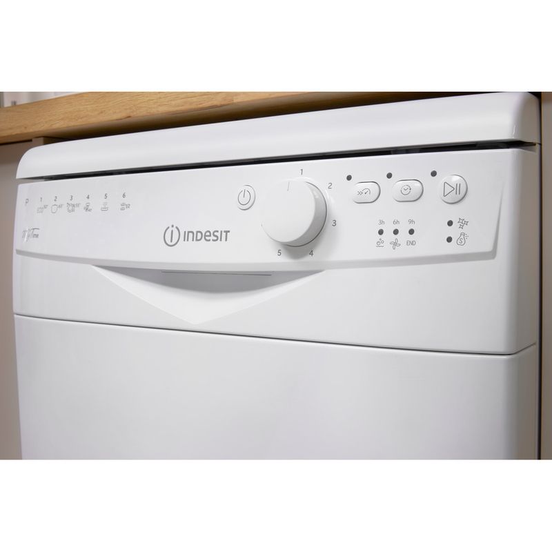 Indesit-Lave-vaisselle-Pose-libre-DSR-26B17-Pose-libre-A-Lifestyle-control-panel