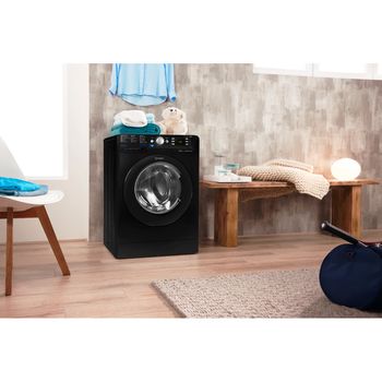 Indesit-Lave-linge-Pose-libre-BWE-81483X-K-FR-Noir-Lave-linge-frontal-A----Lifestyle-perspective