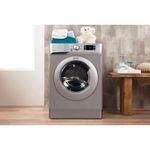 Indesit-Lave-linge-Pose-libre-BWE-71453X-S-FR-Argent-Lave-linge-frontal-A----Lifestyle-frontal