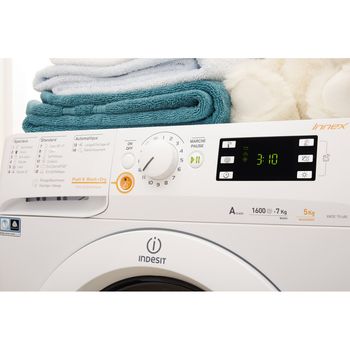 Indesit-Lavante-sechante-Pose-libre-XWDE-751680X-W-FR-Blanc-Lave-linge-frontal-Lifestyle-control-panel