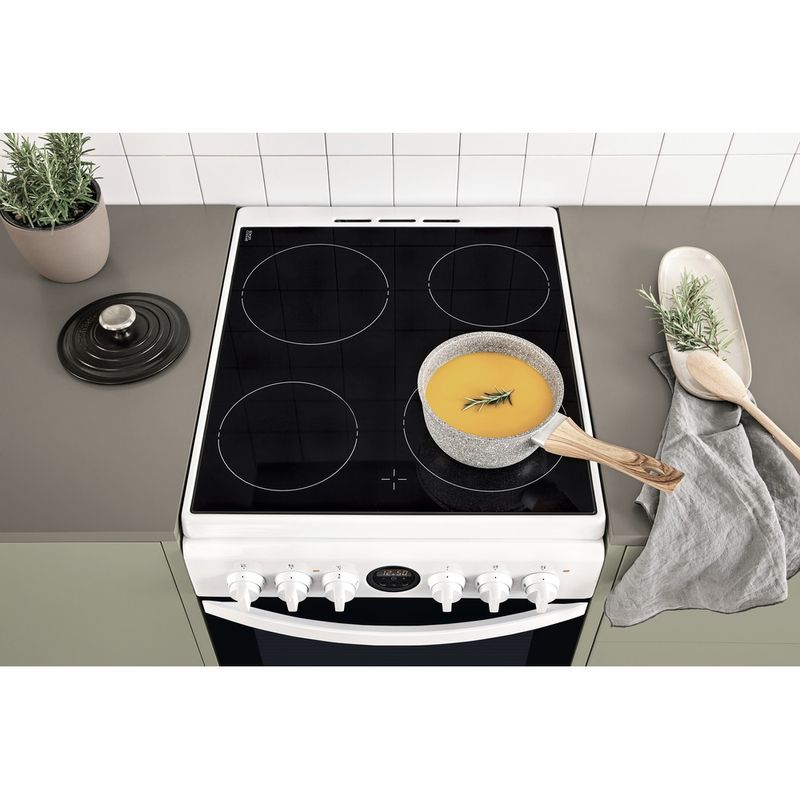 Indesit-Cuisiniere-IS5V5CCW-E-Blanc-Electrique-Lifestyle-frontal-top-down