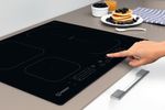 Indesit Table de cuisson IB 73B60 NE Noir Induction vitroceramic Lifestyle people