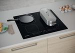 Indesit Table de cuisson IB 73B60 NE Noir Induction vitroceramic Lifestyle perspective