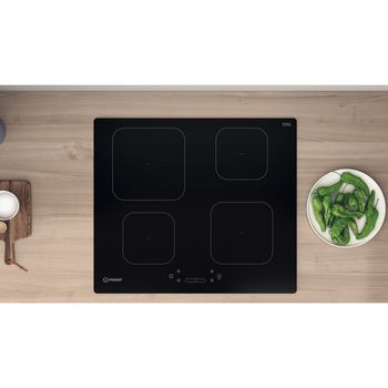 Indesit-Table-de-cuisson-IS-83Q60-NE-Noir-Induction-vitroceramic-Lifestyle-frontal