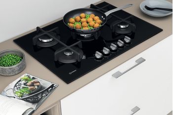 Indesit-Table-de-cuisson-ING-72T-BK-Noir-GAS-Lifestyle-perspective