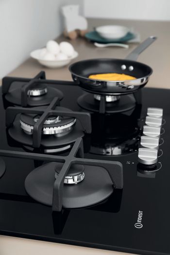 Indesit Table de cuisson ING 72T/BK Noir GAS Lifestyle detail
