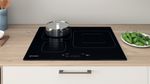 Indesit-Table-de-cuisson-IS-33Q60-NE-Noir-Induction-vitroceramic-Lifestyle-frontal-top-down