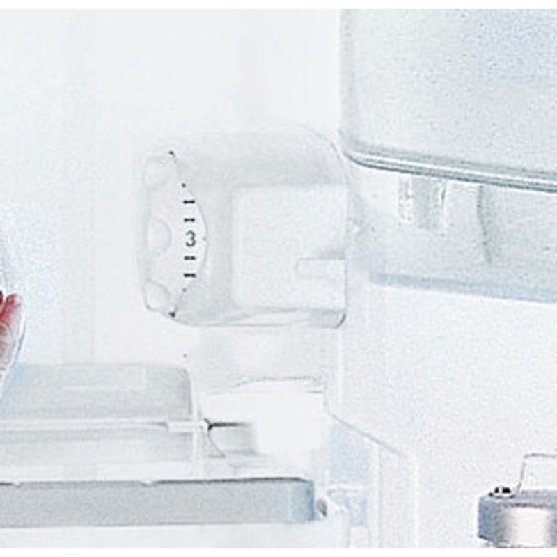 Indesit-Combine-refrigerateur-congelateur-Pose-libre-TAA-5-V-1-Blanc-2-portes-Control-panel