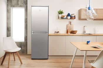 Indesit Combiné réfrigérateur congélateur Pose-libre CAA 55 NX 1 Inox 2 portes Lifestyle frontal