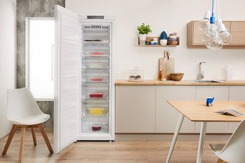 Indesit Congélateur Pose-libre UI8 F1C W 1 Blanc Lifestyle frontal open