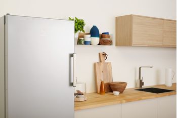 Indesit Congélateur Pose-libre UI6 1 S.1 Argent Lifestyle perspective