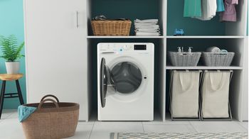 Indesit-Lavante-sechante-Pose-libre-BDE-1071482X-WK-EU-N-Blanc-Lave-linge-frontal-Lifestyle-frontal-open