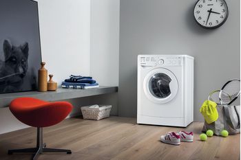 Indesit Lave-linge Pose-libre EWC71252WFR N Blanc Lave-linge frontal E Lifestyle perspective
