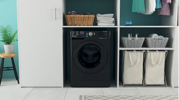 Indesit Lavante-séchante Pose-libre BDE761682XKFR N Noir Lave-linge frontal Lifestyle frontal