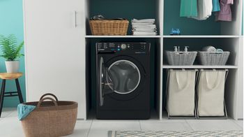 Indesit-Lavante-sechante-Pose-libre-BDE761682XKFR-N-Noir-Lave-linge-frontal-Lifestyle-frontal-open