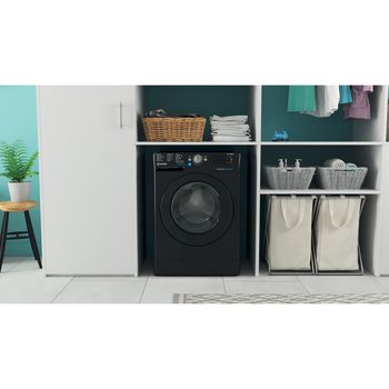 Indesit-Lave-linge-Pose-libre-BWE91284XKFR-N-Noir-Lave-linge-frontal-C-Lifestyle-frontal