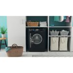 Indesit-Lave-linge-Pose-libre-BWE91284XKFR-N-Noir-Lave-linge-frontal-C-Lifestyle-frontal-open