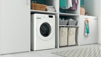 Indesit Lave-linge Pose-libre BWDE 91285X W FR N Blanc Lave-linge frontal B Lifestyle perspective