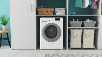 Indesit Lave-linge Pose-libre BWE 101485X WS EU N Blanc Lave-linge frontal B Lifestyle frontal