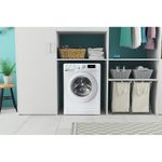 Indesit-Lave-linge-Pose-libre-BWE71484XWFRN-Blanc-Lave-linge-frontal-C-Lifestyle-frontal