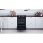 Indesit-Cuisiniere-IS67M5PCB-FR-Noir-Mixte-Lifestyle-frontal-open