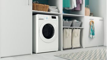 Indesit Lavante-séchante Pose-libre BDE 76435 9W FR Blanc Lave-linge frontal Lifestyle perspective