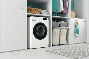 Indesit Lave-linge Pose-libre MTWE D 91495 WK FR Blanc Lave-linge frontal B Lifestyle perspective