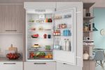 Indesit Combiné réfrigérateur congélateur Encastrable IND 402 Blanc 2 portes Lifestyle detail