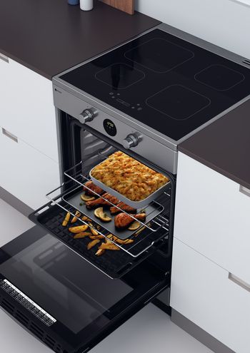 Indesit Cuisinière IS67IQ8CCX/FR Inox Electrique Lifestyle perspective open