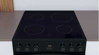 Indesit Cuisinière IS67V5CCB/FR Noir Electrique Lifestyle detail