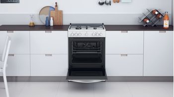 Indesit Cuisinière IS67M5PCW/FR/1 Blanc Mixte Lifestyle frontal open