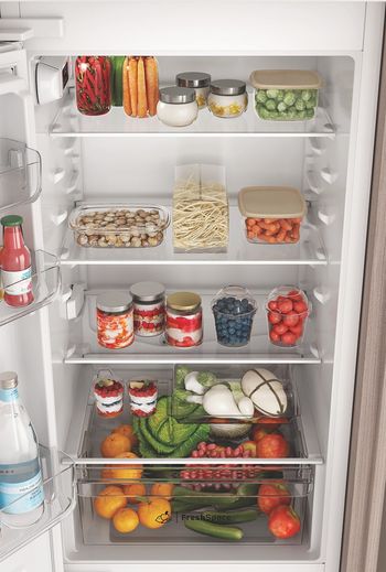 Indesit-Combine-refrigerateur-congelateur-Encastrable-INC18D021A1-FR-Blanc-2-portes-Drawer