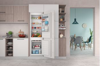 Indesit-Combine-refrigerateur-congelateur-Encastrable-INC18D011A1-LH-FR-Blanc-2-portes-Lifestyle-frontal-open