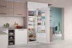 Indesit-Refrigerateur-Encastrable-INSD184011B1-FR-Acier-Lifestyle-perspective-open