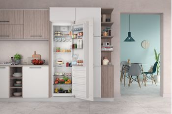 Indesit-Refrigerateur-Encastrable-INSD18A031B1-FR-Acier-Lifestyle-frontal-open