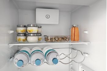 Indesit-Refrigerateur-Encastrable-INSD18A031B1-FR-Acier-Lifestyle-detail