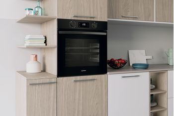 Indesit-Four-Encastrable-IO-2580C-B-Electrique-A--Lifestyle-perspective