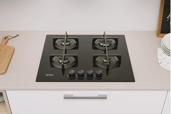 Indesit-Table-de-cuisson-ING-61T-BK-1-Noir-GAS-Lifestyle-frontal-top-down