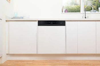 Indesit Lave-vaisselle Encastrable IN2PC14BN70B Semi-intégré C Lifestyle frontal